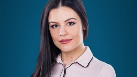 Моделка влезе в парламента, закле се като депутат  