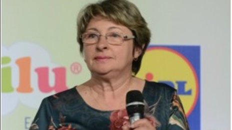 Каква е ролята на акушерката при раждането?