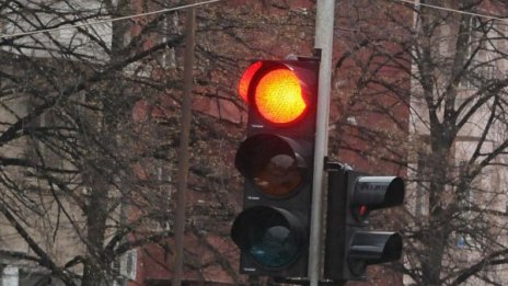 Камион блъсна баба, пресякла на червено в Пловдив