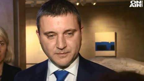 Протестиращите данъчни поискаха оставката на Горанов
