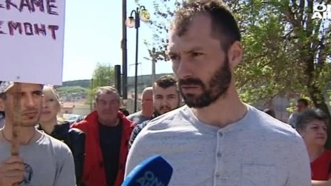 Протест в Сливница, жителите недоволни от разбитите пътища