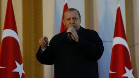 Ердоган пак провокира: САЩ снабдяват терористи с оръжие!