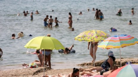 "Братушките" запяха през май: Черно море &ndash; много е добре! Ангелкова доволна!