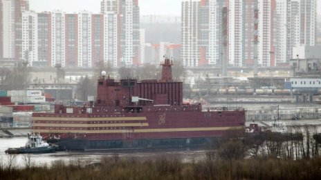 Плаващата руска АЕЦ на вода! Скоро и с гориво