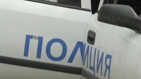 Алкохол, шум, скандал... мъж намушка съседа си  с нож