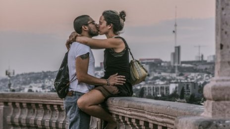 Целувката по устата, по-важна от секса