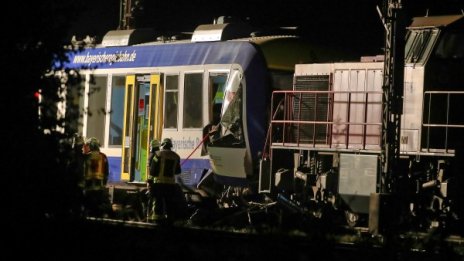 Два влака се удариха в Германия, има жертви