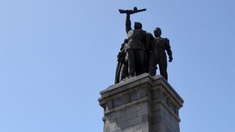 Тоталитарно ли е – отричаме го... Комунизмът – по-приемлив е!