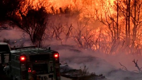 Двама обгорени при пожар в цех за разредители във Варна