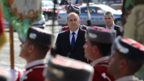 Президентът Радев &ndash; отличник по рейтинг. А евентуалната му партия?