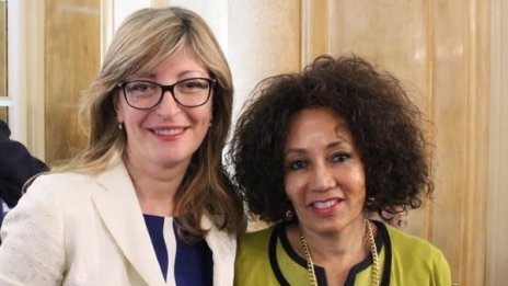 6-годишно у дома, след като убиха родителите му в ЮАР