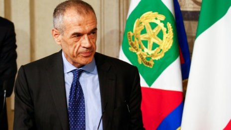 Карло Котарели натоварен да състави правителство в Италия