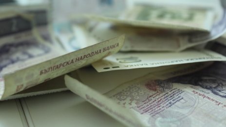 59-годишна от Ловеч даде пари и злато на ало апаши 