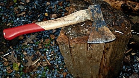 Семейна драма: Баща умря, съсечен от сина си!