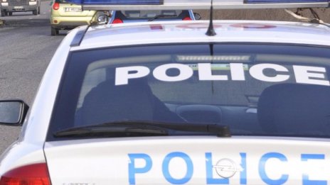 Задържаха двама, потрошили патрулка в Кърджали