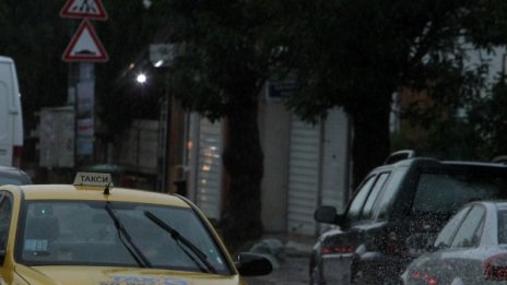 Внимание! Жълт код за дъжд и вятър в 23 области