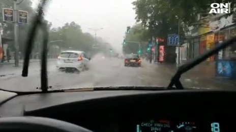 Хиляди пострадаха в Европа под набезите на времето