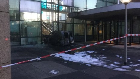 Микробус се вряза в редакцията на холандски вестник 