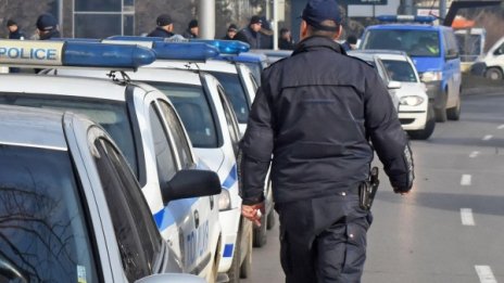 Бедни, но даряват: За МВР – бензин и гуми, тестове за наркотици...