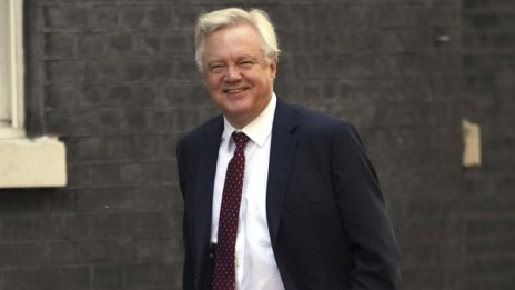 Преди началото - министърът по Brexit подаде оставка