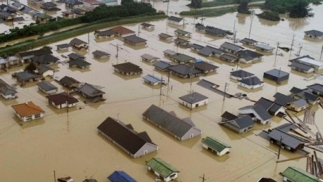 Жертвите от пороите в Япония достигнаха 94