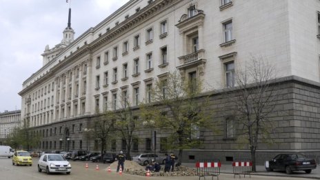 Смърт в Партийния дом: Откриха мъртъв охранител!