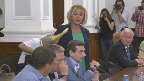 Скандал на НСТС: Изгониха Манолова, дошла неканена