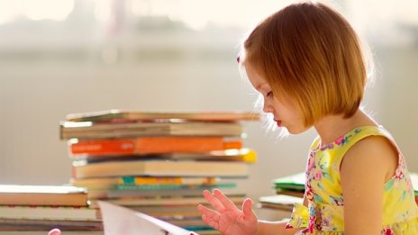 Вива Кредит и Холидей Хироус в обща кауза "Не изхвърляй книжка – подари я"