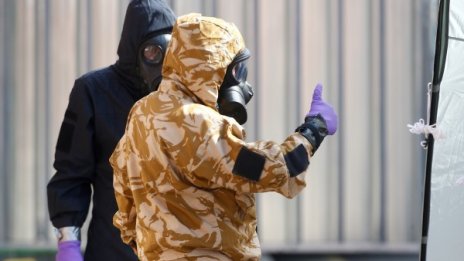 Проби: Изследват веществото, отровило британците