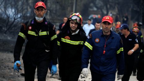 След ада на пожара: В Гърция издирват оцелели