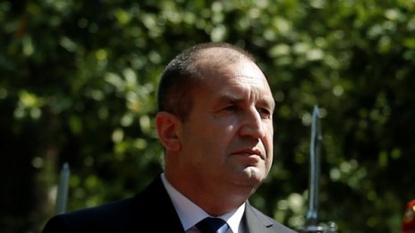 Ветото на президента влиза в пленарната зала 