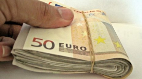 На месец: Митничари хващат контрабандна валута за 400 бона