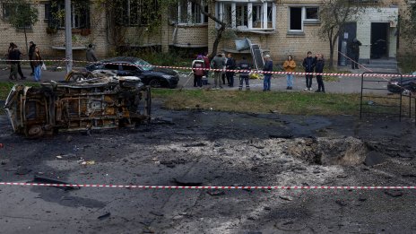 Отново нощна атака с дронове в Украйна, двама са пострадали