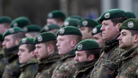 Повечето германци: Казармата веднага да се върне!