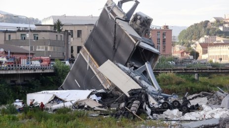 Жертвите в Генуа вече са 35, броят им може да нарасне