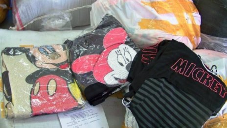 Задържаха фалшиви детски блузки на ГКПП Капитан Андреево