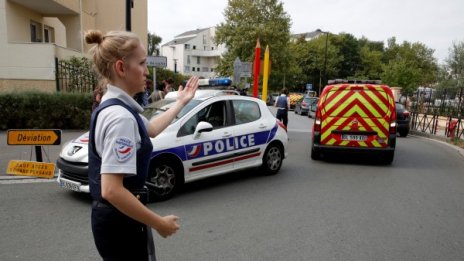 ИД пое отговорност за атаката в предградие на Париж