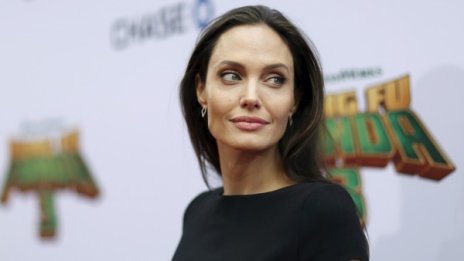 Джоли срината след развода с Пит. Тежи едва 34 кг!