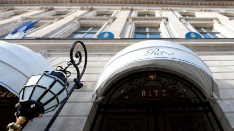 Бижута за $900 000 отмъкнати от хотелска стая в Париж