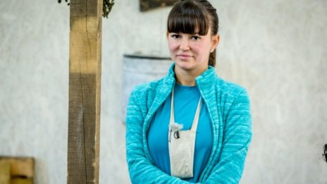 Внучката на соц генерал на дуел във "Фермата" 