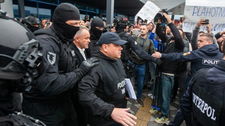 Молдовски политик и олигарх ще лежи 19 години в затвора