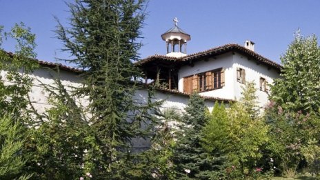 Оставиха в ареста двама от грабителите на Роженския манастир