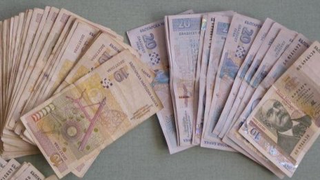 Арестуваха трима за множество телефонни измами