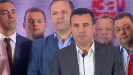 Кабинетът се клати, накъде след референдума в Македония?