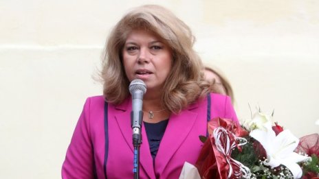 Йотова за реченото от Радев: "Единение" не се нуждае от тълкувание!