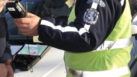 Пиян катастрофира с кола, арестуваха го