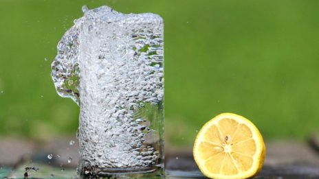 Чаша студена или топла вода &ndash; кое е полезно?