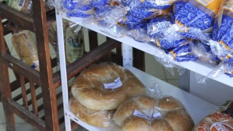 В Горна Оряховица запечатаха склад с храни с изтекъл срок 