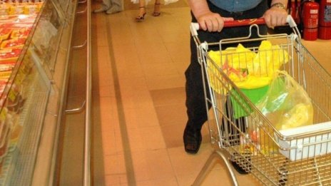 Богатите ядат по-здравословно, но пък пият и пушат повече