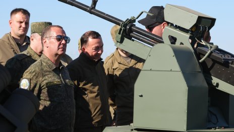 Медведев: Западът се опитва да се намеси в изборите в Сърбия